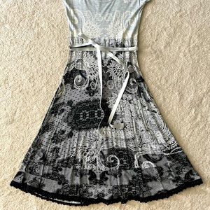 Dress with gorgeous pattern, ribbon tie, lace hem